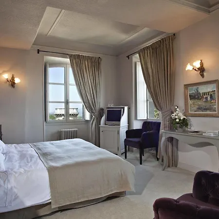 호텔 Chateau De 4*
