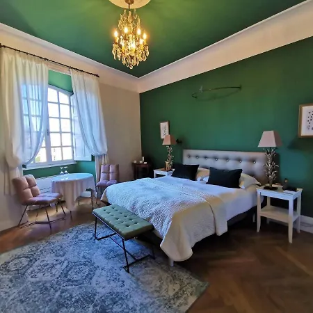 Chateau De מלון