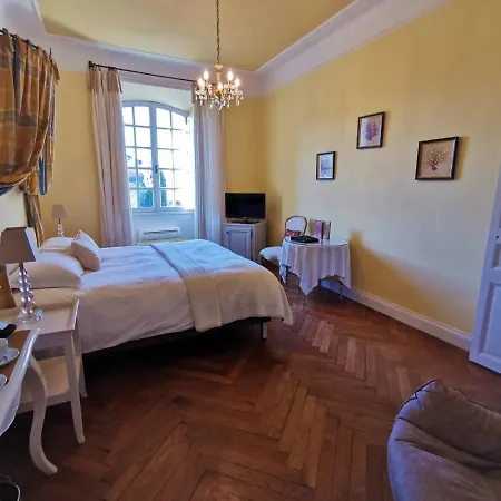 Chateau De מלון