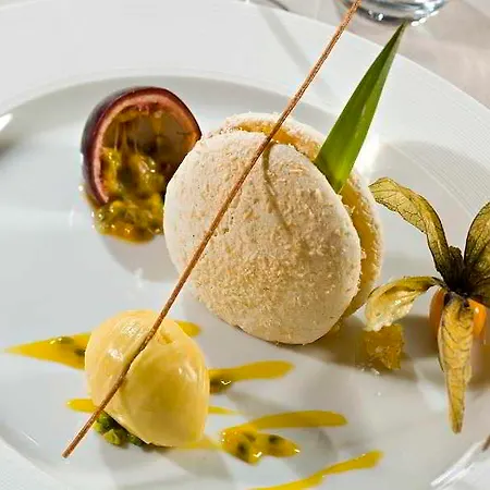 מלון Chateau De 4*